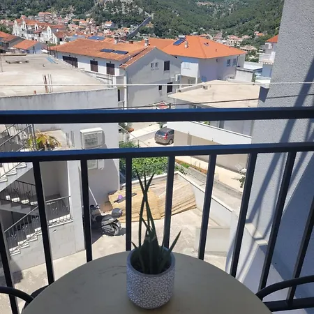 Vini Hvar Town