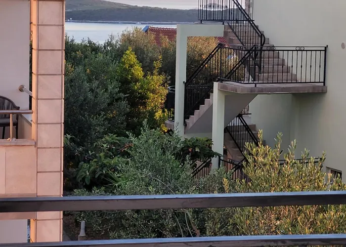 Apartmani Vini * Хвар