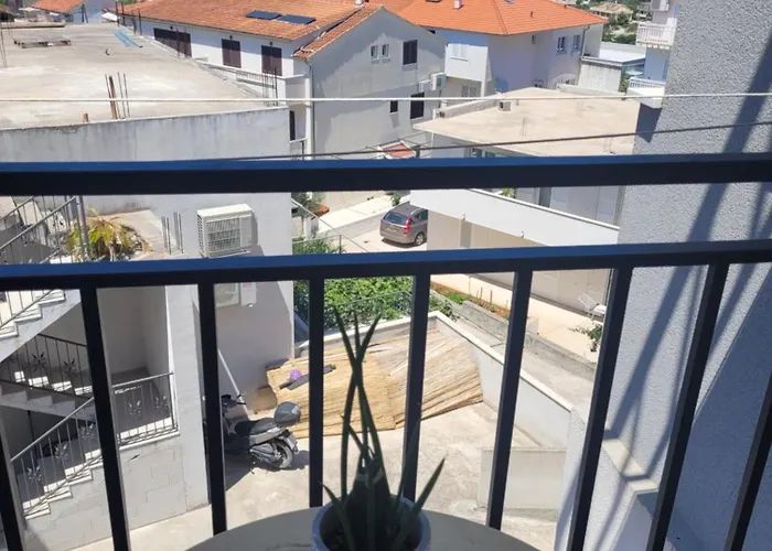 Apartmani Vini Хвар